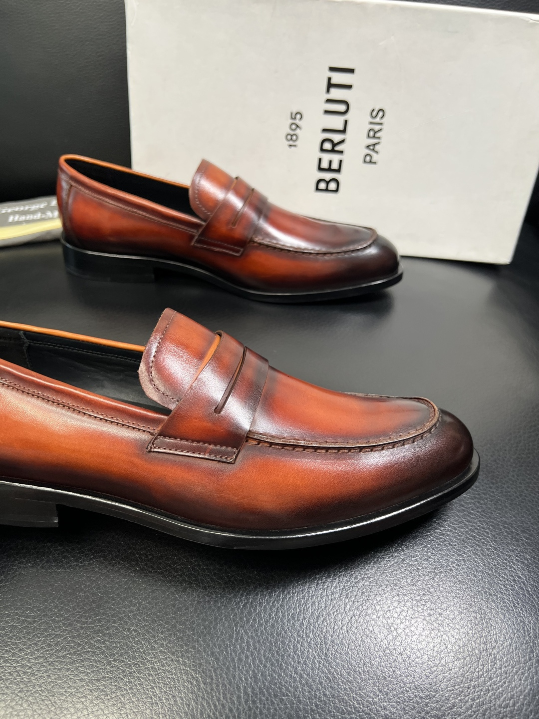 Berluti 顶级代购 布鲁提 专柜同步发售原厂配置，意大利进口牛皮面料，全进口水染牛皮里垫，鞋底：原