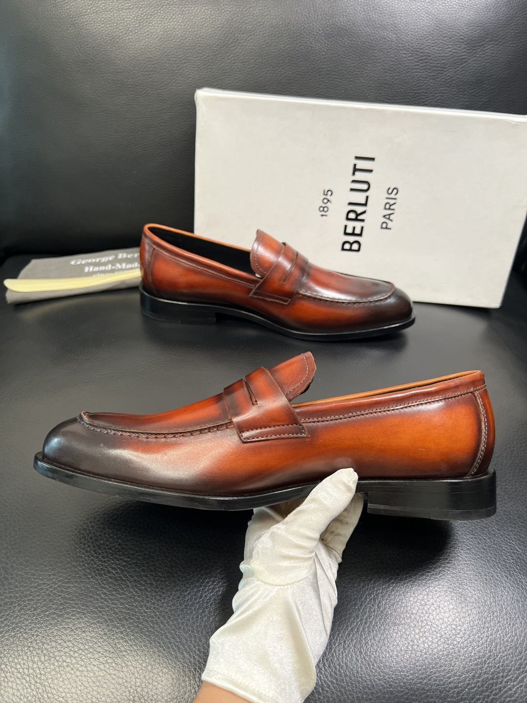 Berluti 顶级代购 布鲁提 专柜同步发售原厂配置，意大利进口牛皮面料，全进口水染牛皮里垫，鞋底：原