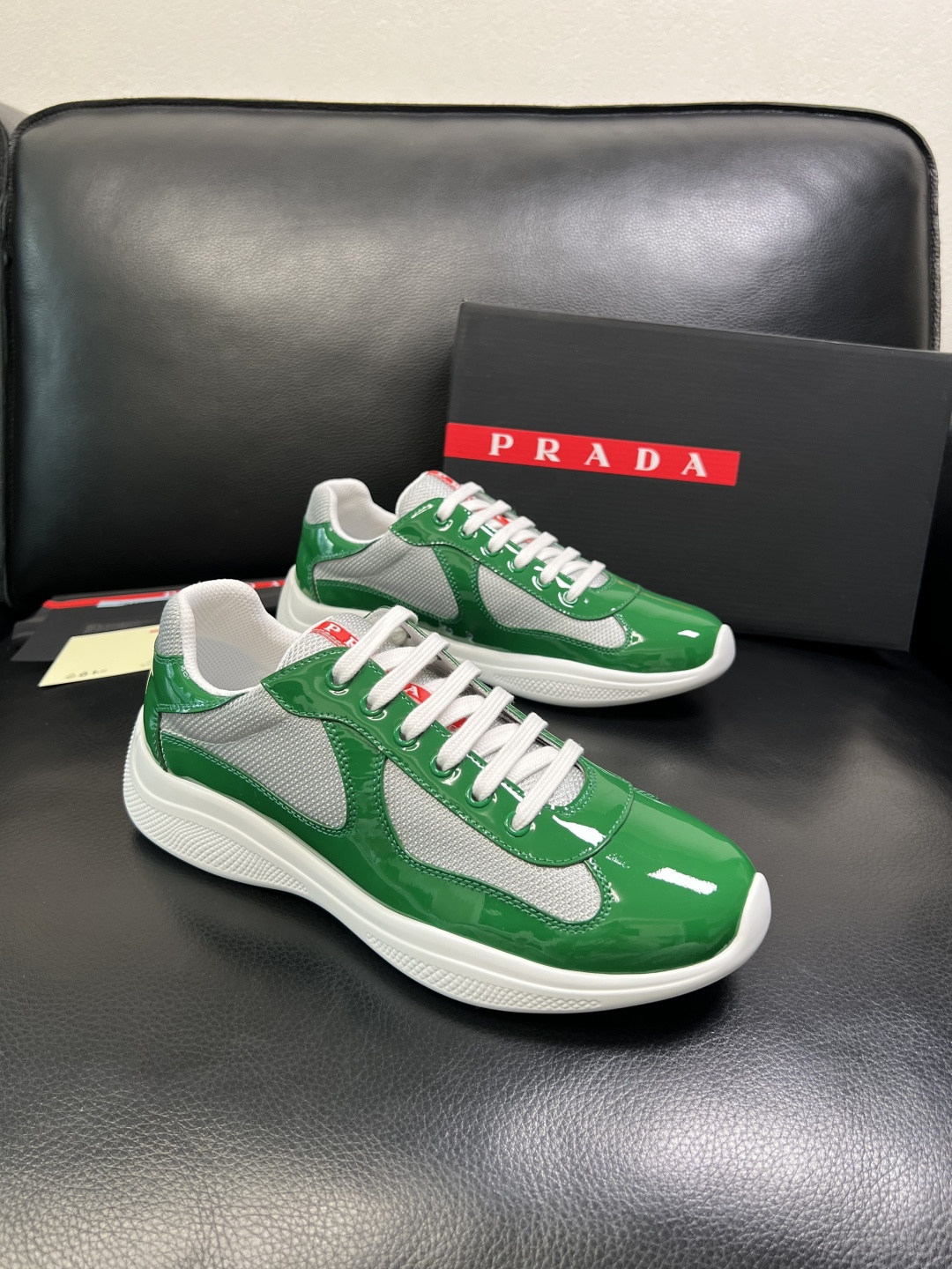 NO:640070,Prada high-quality top handicrafts, synchronized with Prada counters, the original factory is equipped with Italian imported cowhide leather and fabrics, imported cowhide inner pads, breathable and comfortable, the soles are specially provided by the original factory, the original factory follows the order, high quality, welcome to compare, code number 39-44 (customized 45), prada, prada, cowhide19860909Prada 高品质 顶级工艺品,普拉达 专柜同步,原厂配置意大利进口牛皮搭配面料,进口牛皮内里垫,透气舒适,鞋底原厂特供原版底,原厂跟单货 高品质 欢迎对比,码数 39-44（订做 45）,,prada,prada,cowhide,Men's shoes