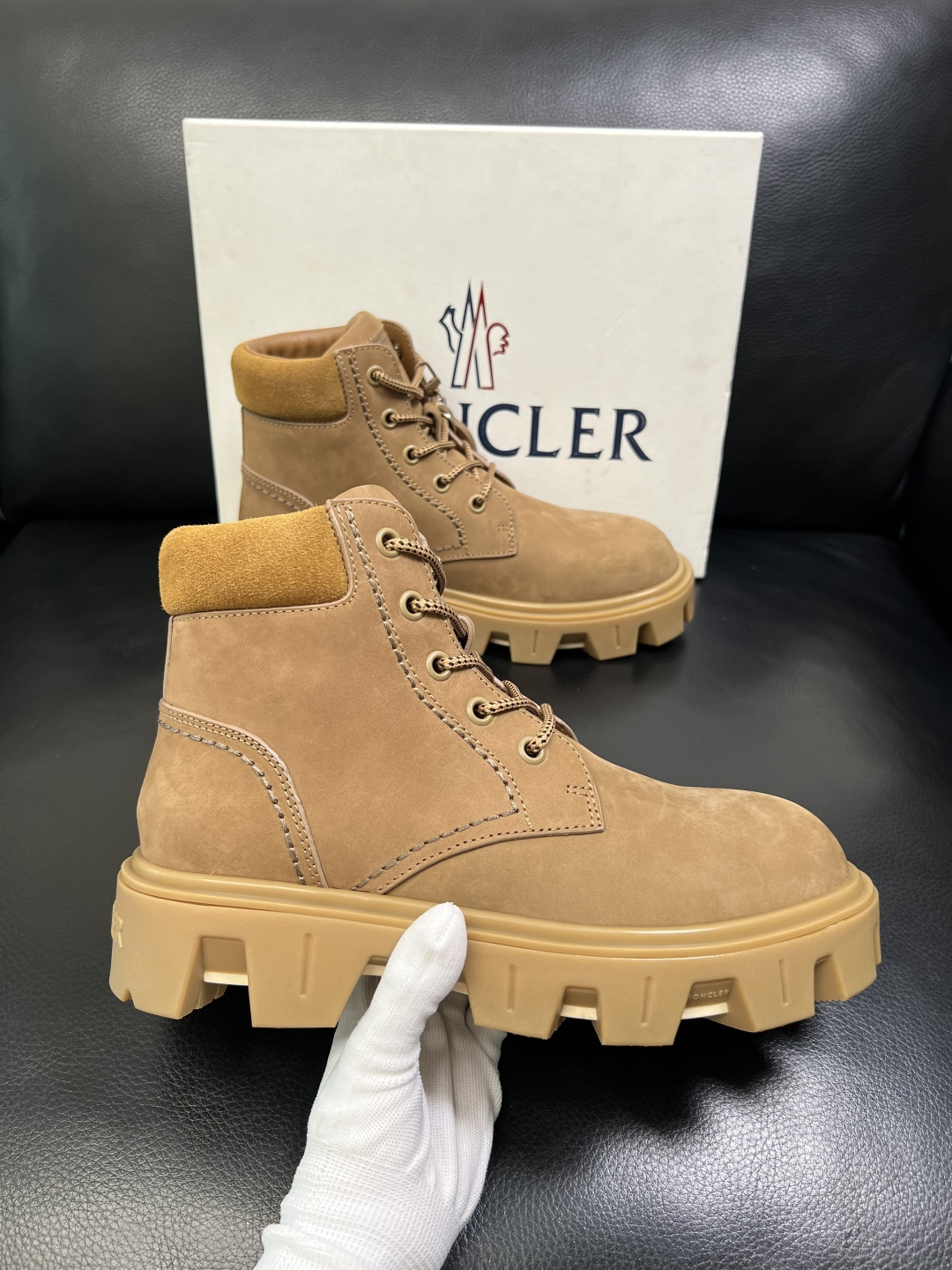 MONCLER 高品质 顶级工艺品 蒙口 靴子高帮专柜新款同步原厂配置，意大利进口牛皮面料，高品质复杂拼