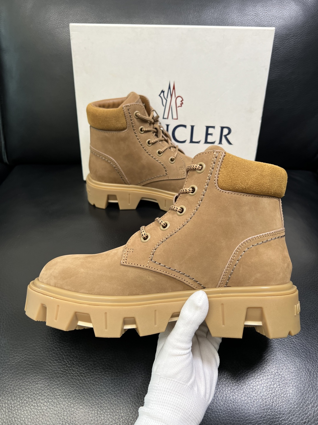 MONCLER 高品质 顶级工艺品 蒙口 靴子高帮专柜新款同步原厂配置，意大利进口牛皮面料，高品质复杂拼