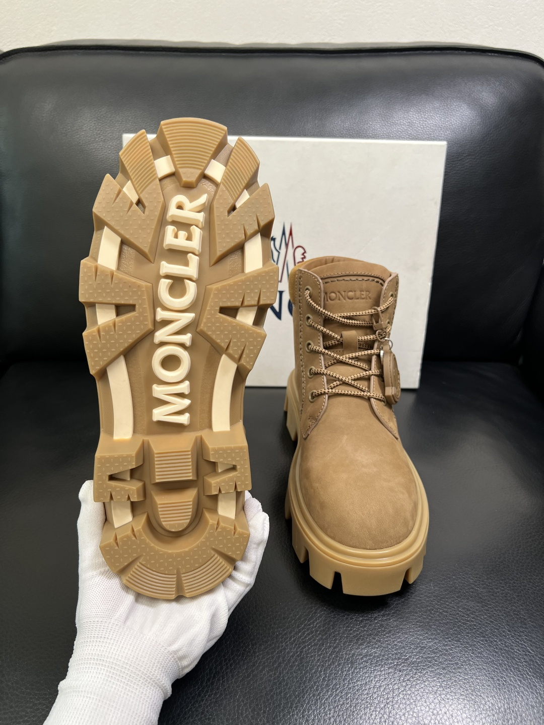 MONCLER 高品质 顶级工艺品 蒙口 靴子高帮专柜新款同步原厂配置，意大利进口牛皮面料，高品质复杂拼