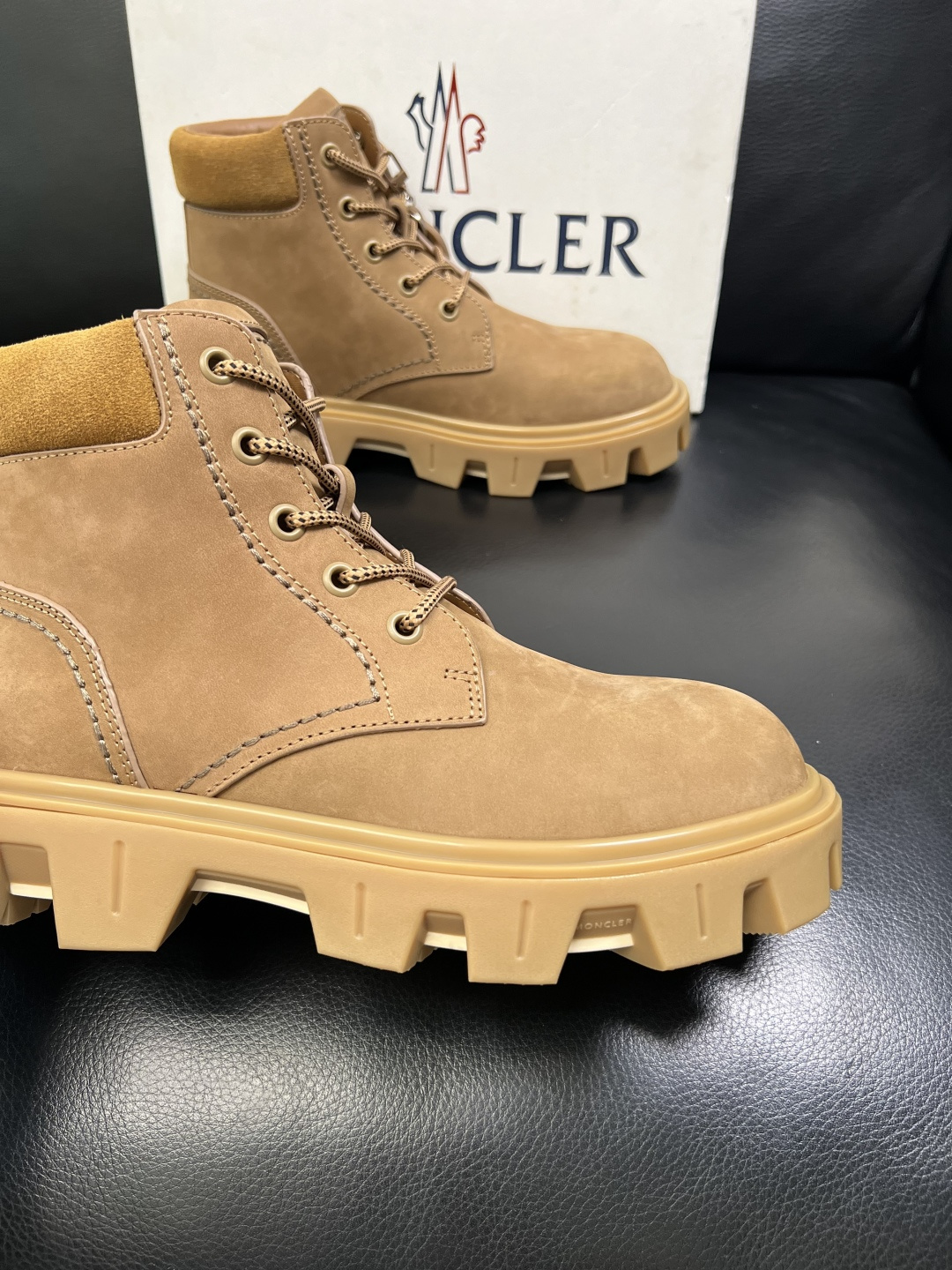 MONCLER 高品质 顶级工艺品 蒙口 靴子高帮专柜新款同步原厂配置，意大利进口牛皮面料，高品质复杂拼