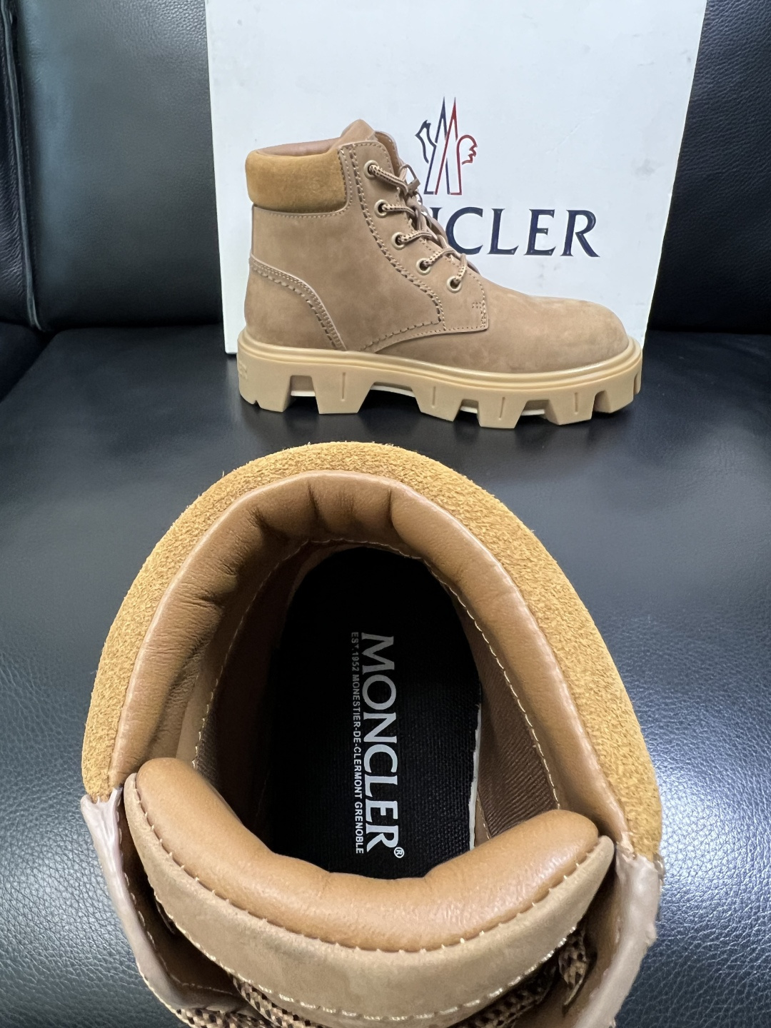 MONCLER 高品质 顶级工艺品 蒙口 靴子高帮专柜新款同步原厂配置，意大利进口牛皮面料，高品质复杂拼