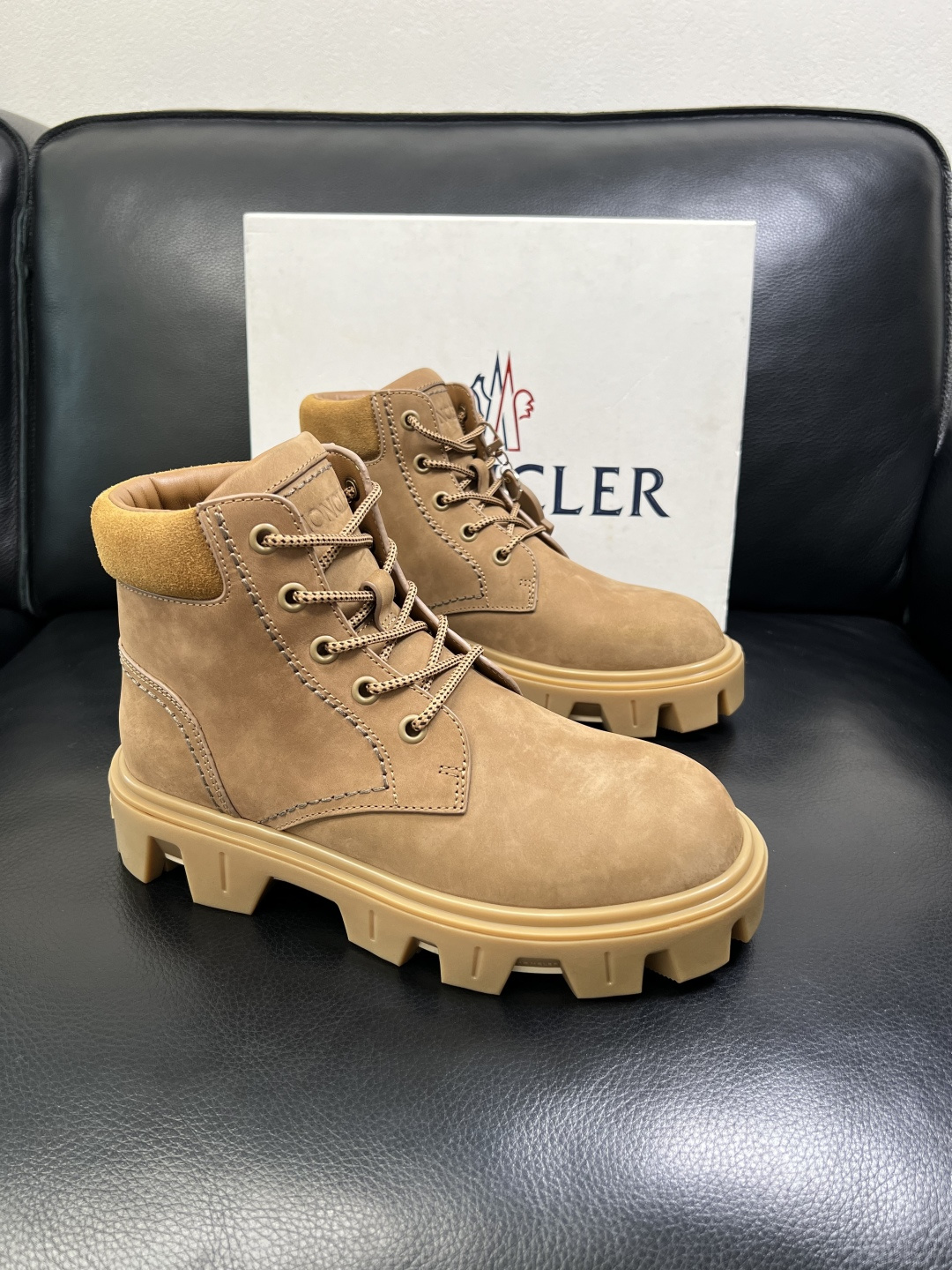 MONCLER 高品质 顶级工艺品 蒙口 靴子高帮专柜新款同步原厂配置，意大利进口牛皮面料，高品质复杂拼