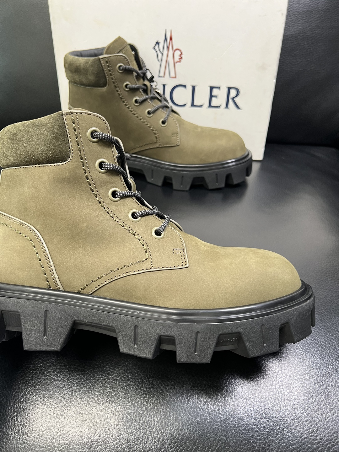 MONCLER 高品质 顶级工艺品 蒙口 靴子高帮专柜新款同步原厂配置，意大利进口牛皮面料，高品质复杂拼