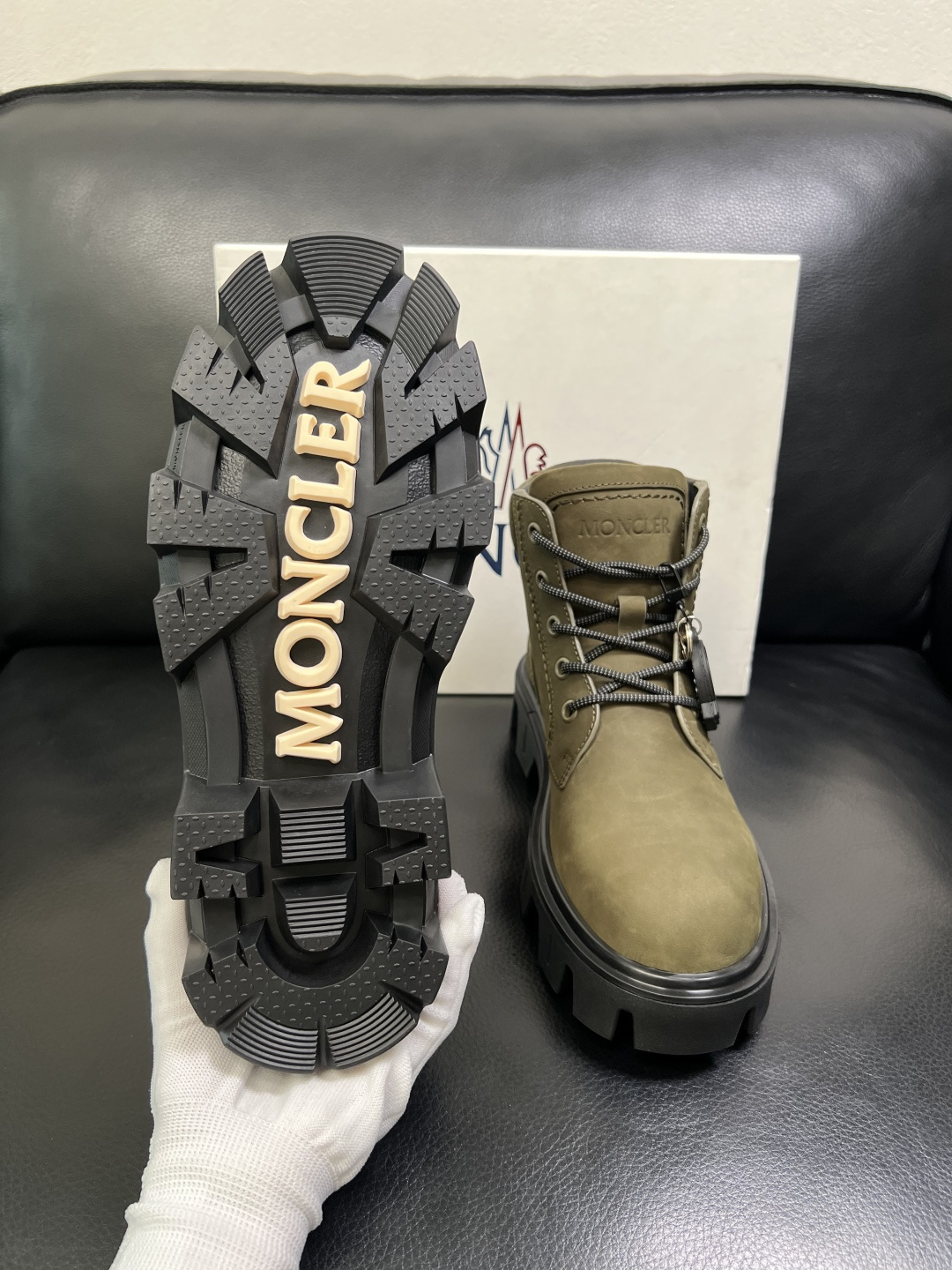 MONCLER 高品质 顶级工艺品 蒙口 靴子高帮专柜新款同步原厂配置，意大利进口牛皮面料，高品质复杂拼