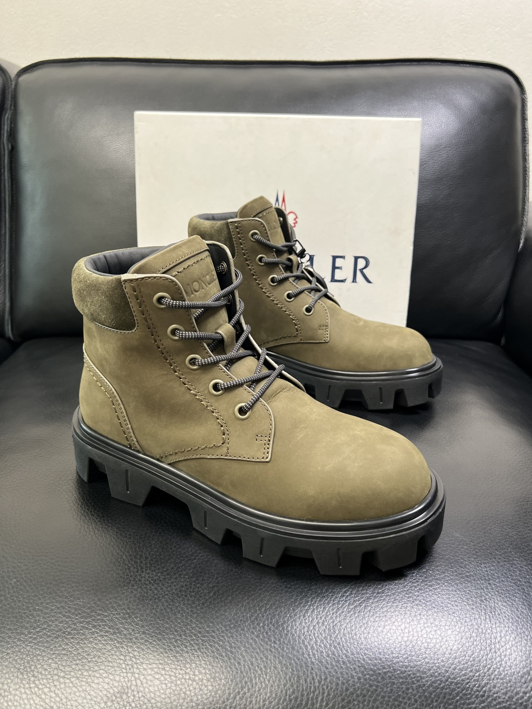 MONCLER 高品质 顶级工艺品 蒙口 靴子高帮专柜新款同步原厂配置，意大利进口牛皮面料，高品质复杂拼