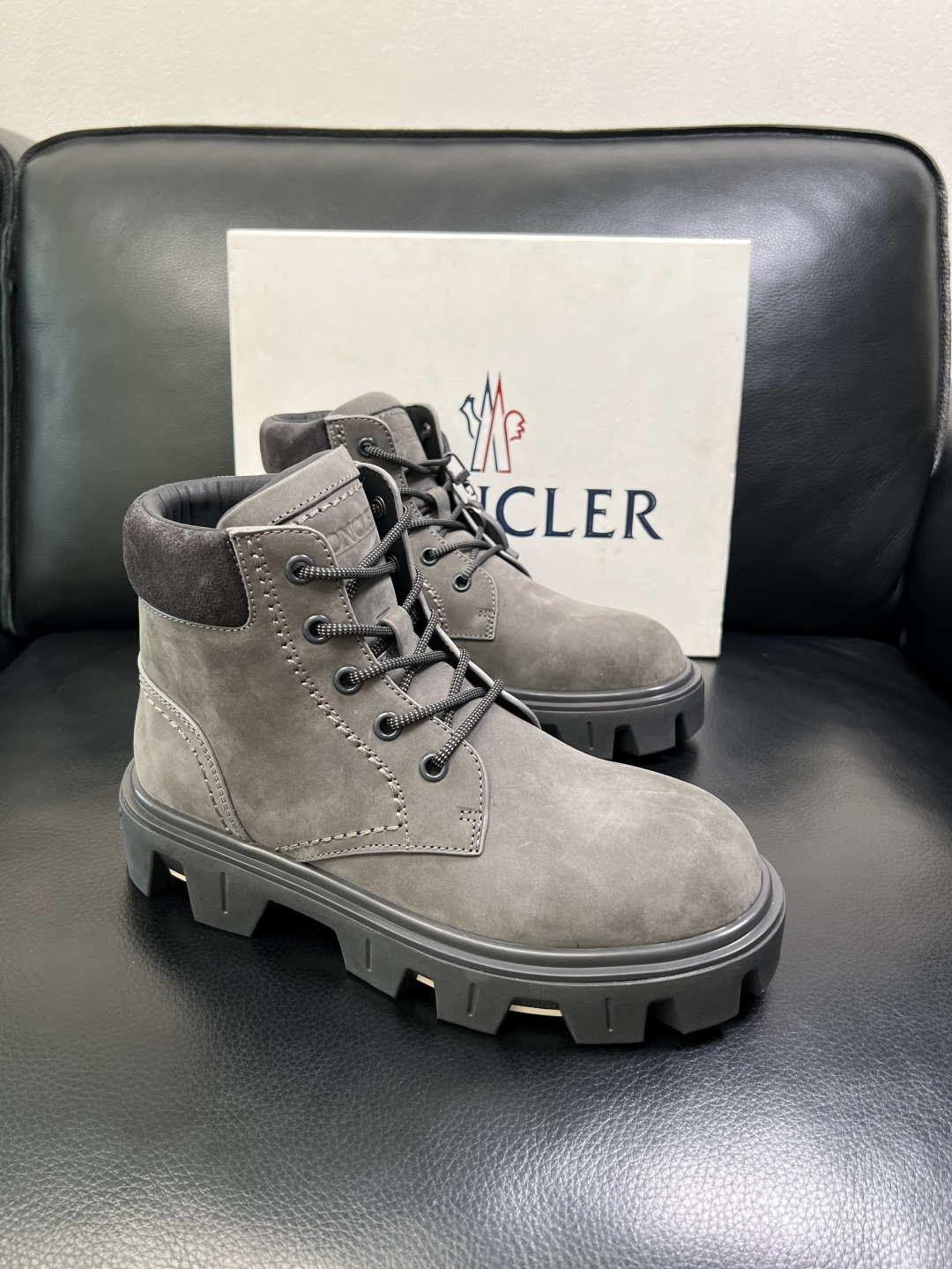 MONCLER 高品质 顶级工艺品 蒙口 靴子高帮专柜新款同步原厂配置，意大利进口牛皮面料，高品质复杂拼