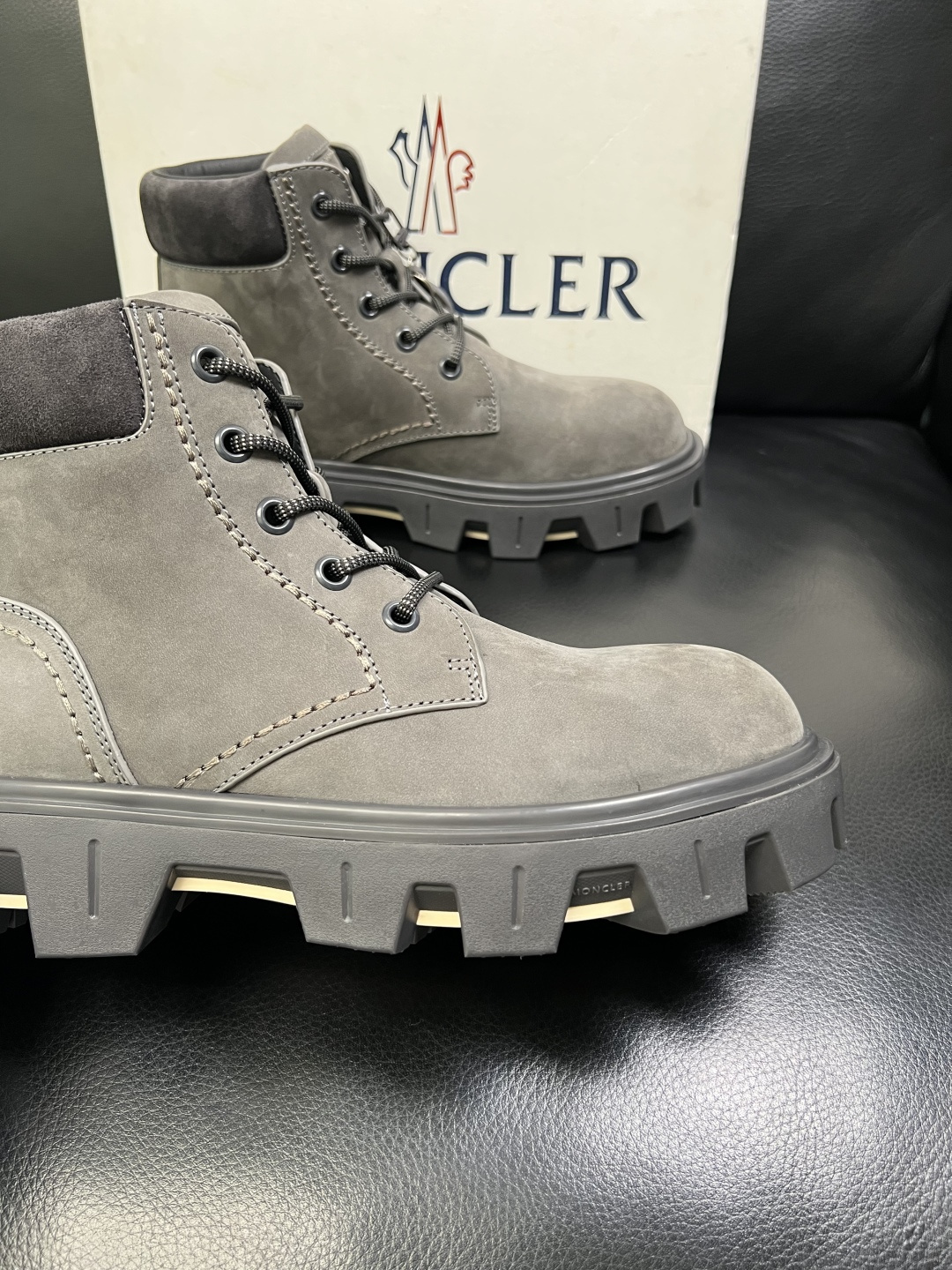 MONCLER 高品质 顶级工艺品 蒙口 靴子高帮专柜新款同步原厂配置，意大利进口牛皮面料，高品质复杂拼