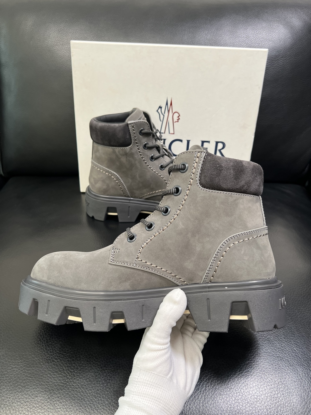 MONCLER 高品质 顶级工艺品 蒙口 靴子高帮专柜新款同步原厂配置，意大利进口牛皮面料，高品质复杂拼