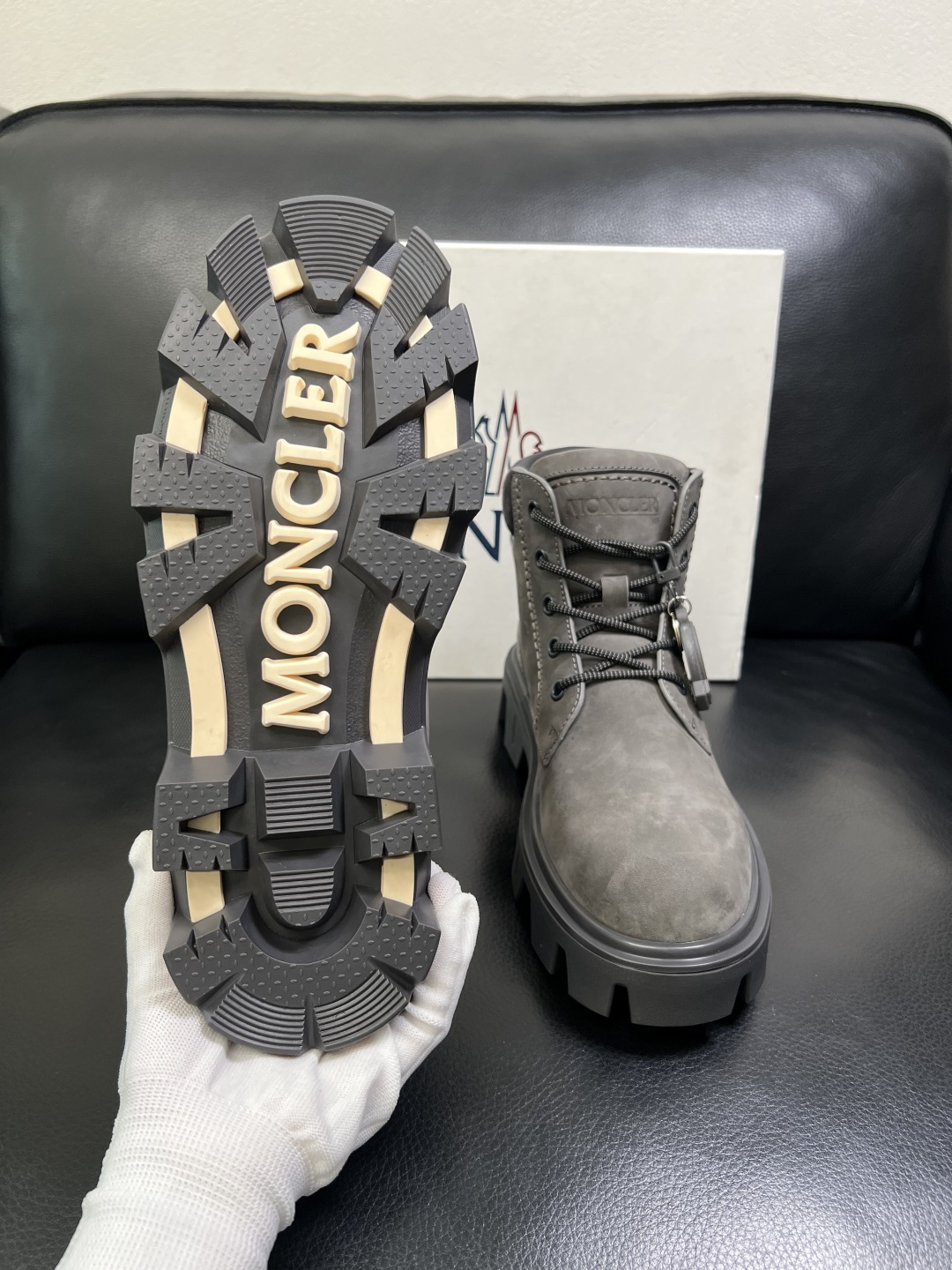 MONCLER 高品质 顶级工艺品 蒙口 靴子高帮专柜新款同步原厂配置，意大利进口牛皮面料，高品质复杂拼