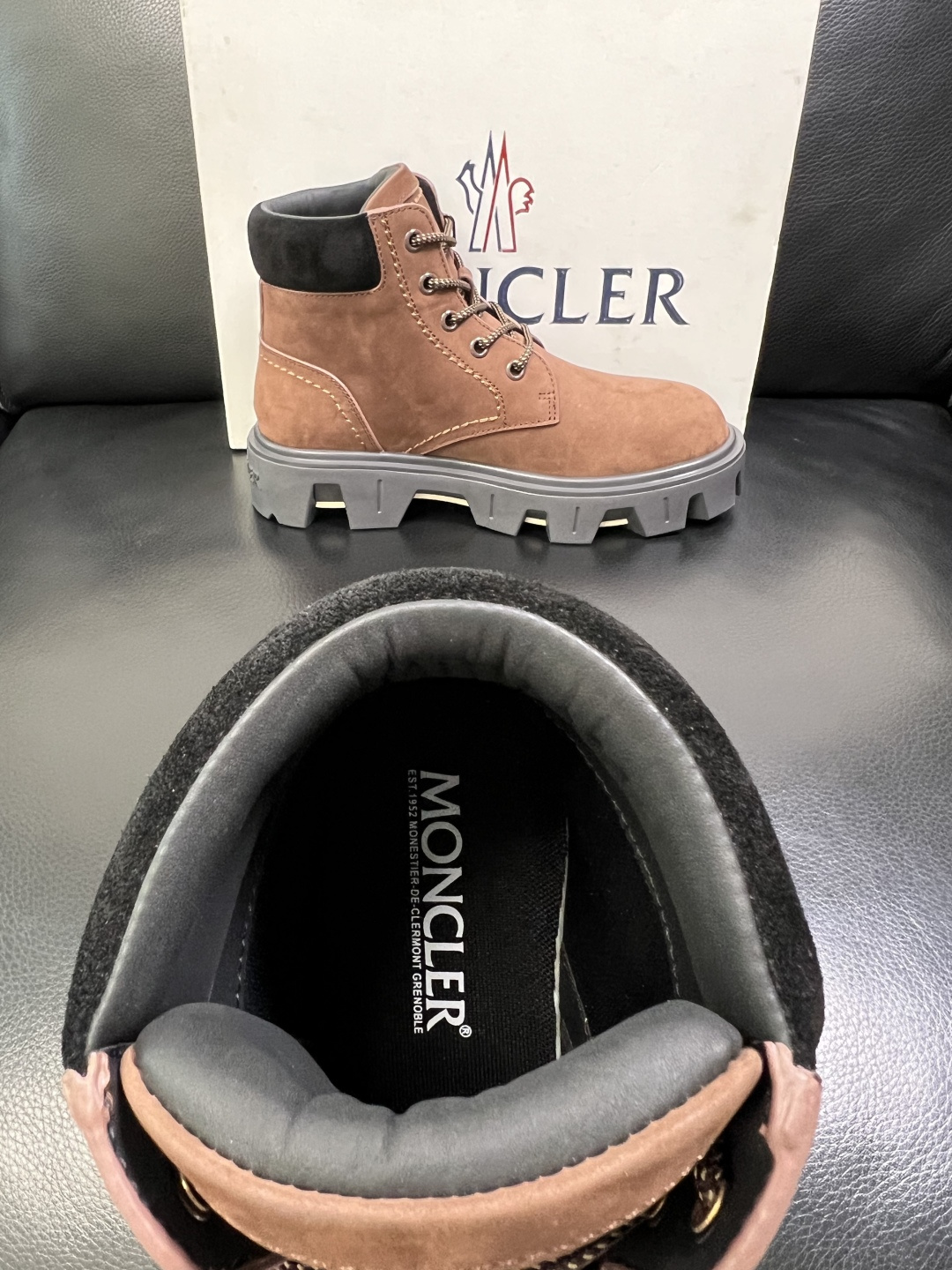 MONCLER 高品质 顶级工艺品 蒙口 靴子高帮专柜新款同步原厂配置，意大利进口牛皮面料，高品质复杂拼