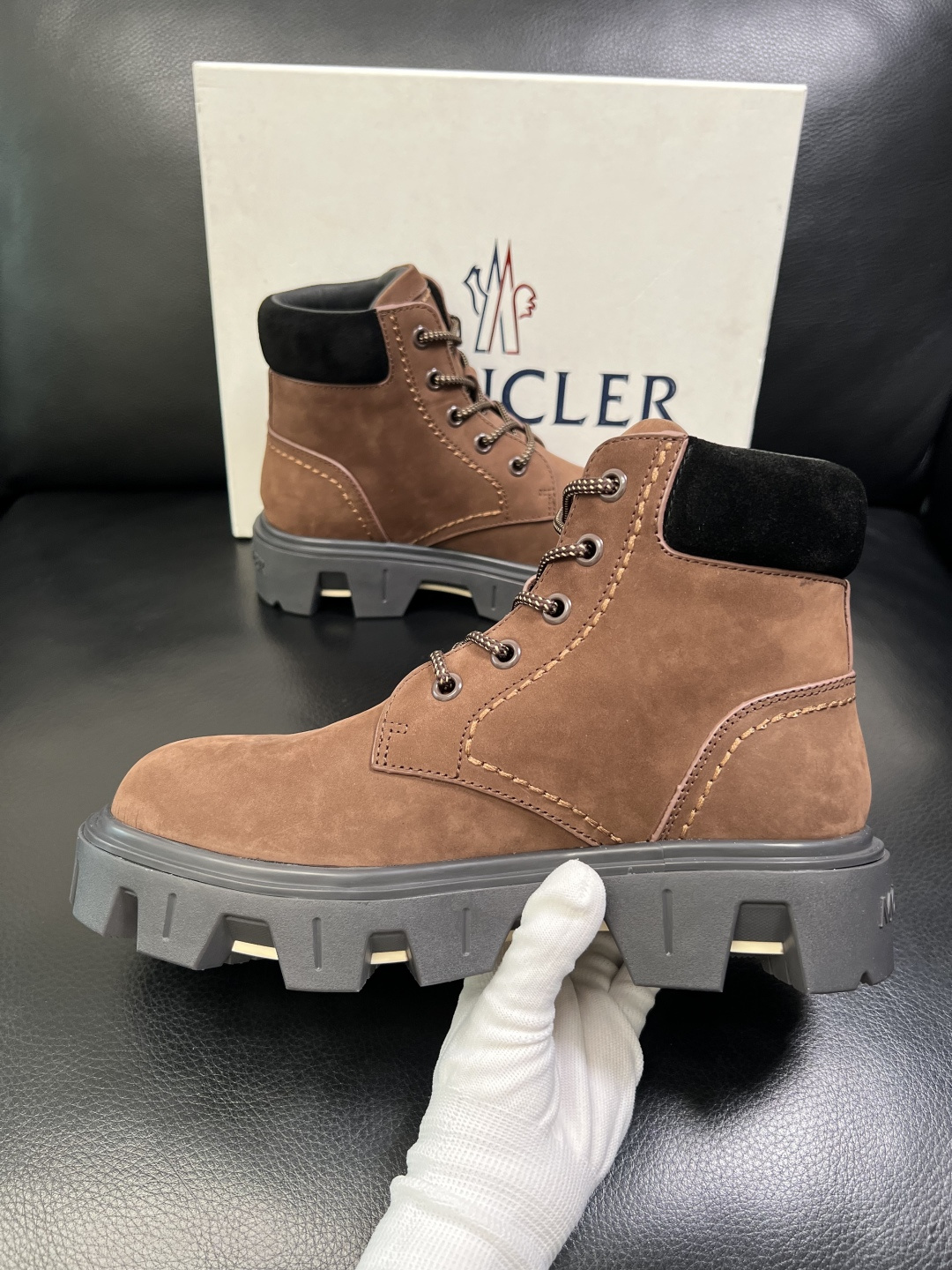 MONCLER 高品质 顶级工艺品 蒙口 靴子高帮专柜新款同步原厂配置，意大利进口牛皮面料，高品质复杂拼