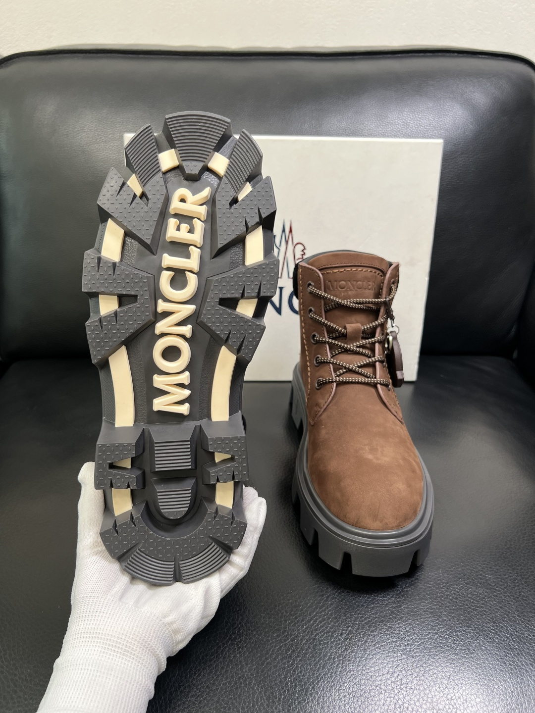 MONCLER 高品质 顶级工艺品 蒙口 靴子高帮专柜新款同步原厂配置，意大利进口牛皮面料，高品质复杂拼