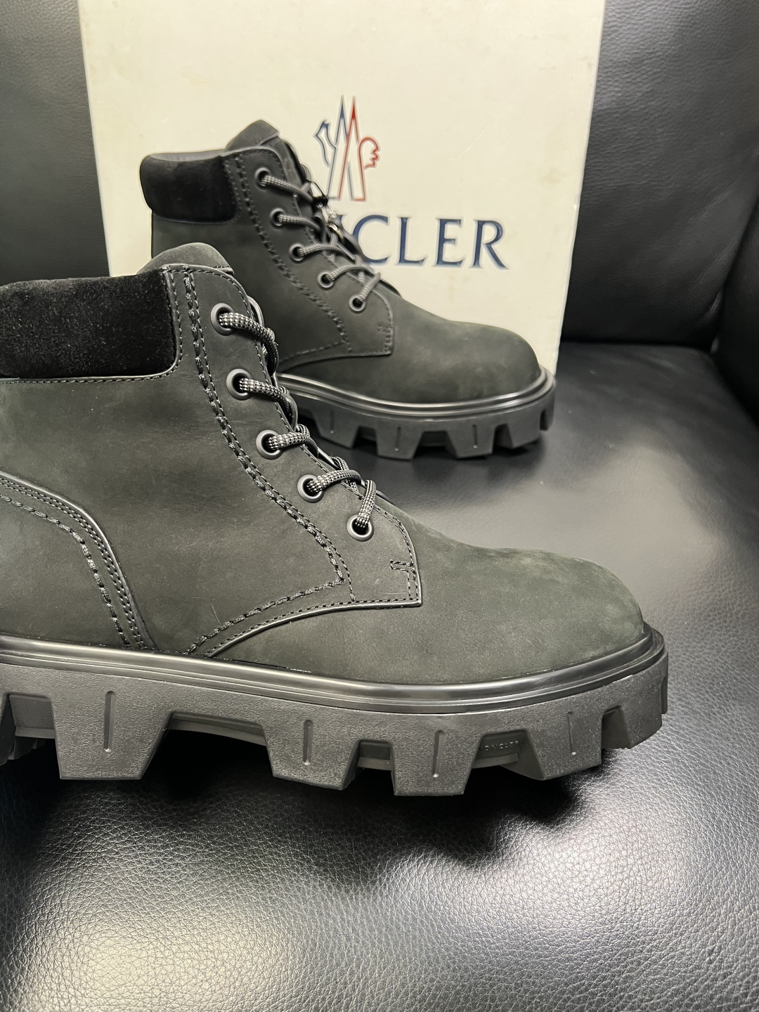 MONCLER 高品质 顶级工艺品 蒙口 靴子高帮专柜新款同步原厂配置，意大利进口牛皮面料，高品质复杂拼