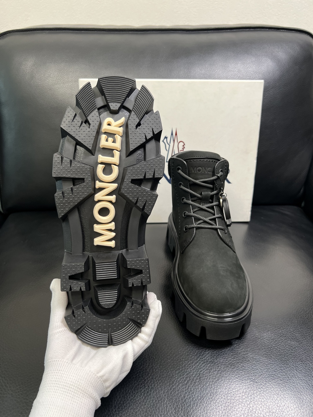 MONCLER 高品质 顶级工艺品 蒙口 靴子高帮专柜新款同步原厂配置，意大利进口牛皮面料，高品质复杂拼