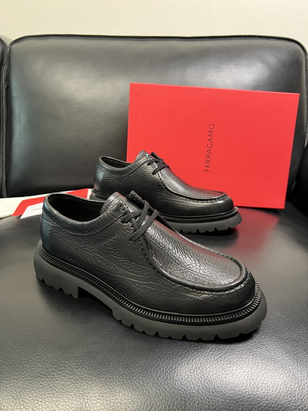 NO:664255,Ferragamo high-quality top crafts. Ferragamo counters simultaneously sell original factory configurations. Original cowhide imported from Italy, imported water-dyed cowhide. The soles are specially provided by the original factory and are super comfortable. The original factory follows the order. Welcome to compare at the counter. The code number is 39-44 (customized 38 45 46), ferragamo, ferragamo, cowhide19860909Ferragamo 高品质 顶级工艺品 菲拉格慕专柜同步发售原厂配置,意大利进口原版牛皮,进口水染牛里 ,鞋底原厂特供原版底超级舒适,原厂跟单货 ,欢迎对比专柜同步,码数 39-44（订做 38 45 46）,,ferragamo,ferragamo,cowhide,Men's shoes