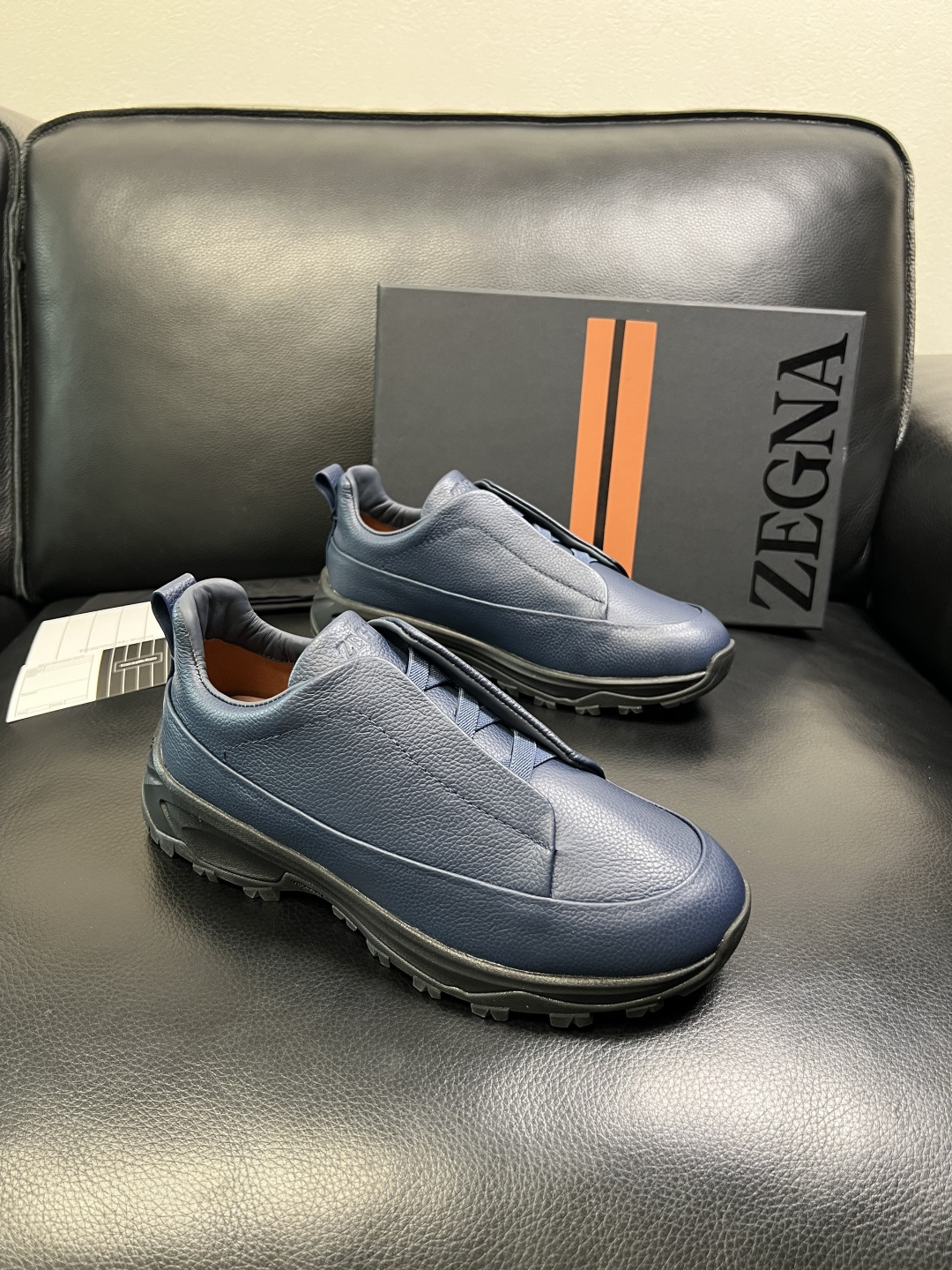 NO:664280,Zegna high-quality top crafts Zegna counter new original factory configuration, imported cowhide fabric from Italy, imported cowhide pads, breathable and comfortable, original soles specially provided by the original factory and super comfortable, original factory and single goods are welcome to compare, code number 39-44 (order 38 45),,zegna,cowhide19860909Zegna 高品质 顶级工艺品 杰尼亚 专柜新款原厂配置,意大利进口牛皮面料,进口牛里垫,透气舒适,鞋底原厂特供原版底超级舒适,原厂跟单货 欢迎对比,码数 39-44（订 38 45）,,zegna,cowhide,Men's shoes