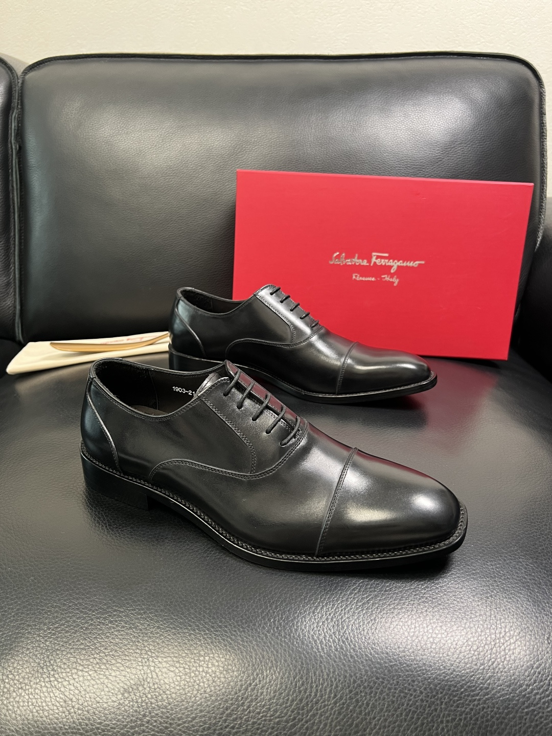 Ferragamo 高品质 顶级工艺品 菲拉格慕 专柜同步发售原厂配置，意大利进口原版牛皮，进口水染牛里