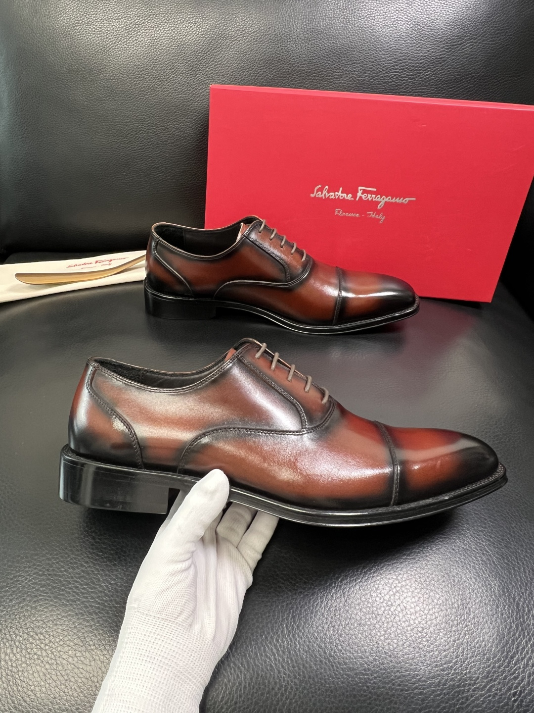 Ferragamo 高品质 顶级工艺品 菲拉格慕 专柜同步发售原厂配置，意大利进口原版牛皮，进口水染牛里