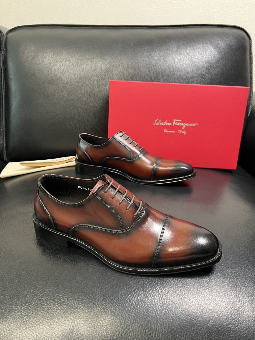 Ferragamo 高品质 顶级工艺品 菲拉格慕 专柜同步发售原厂配置，意大利进口原版牛皮，进口水染牛里