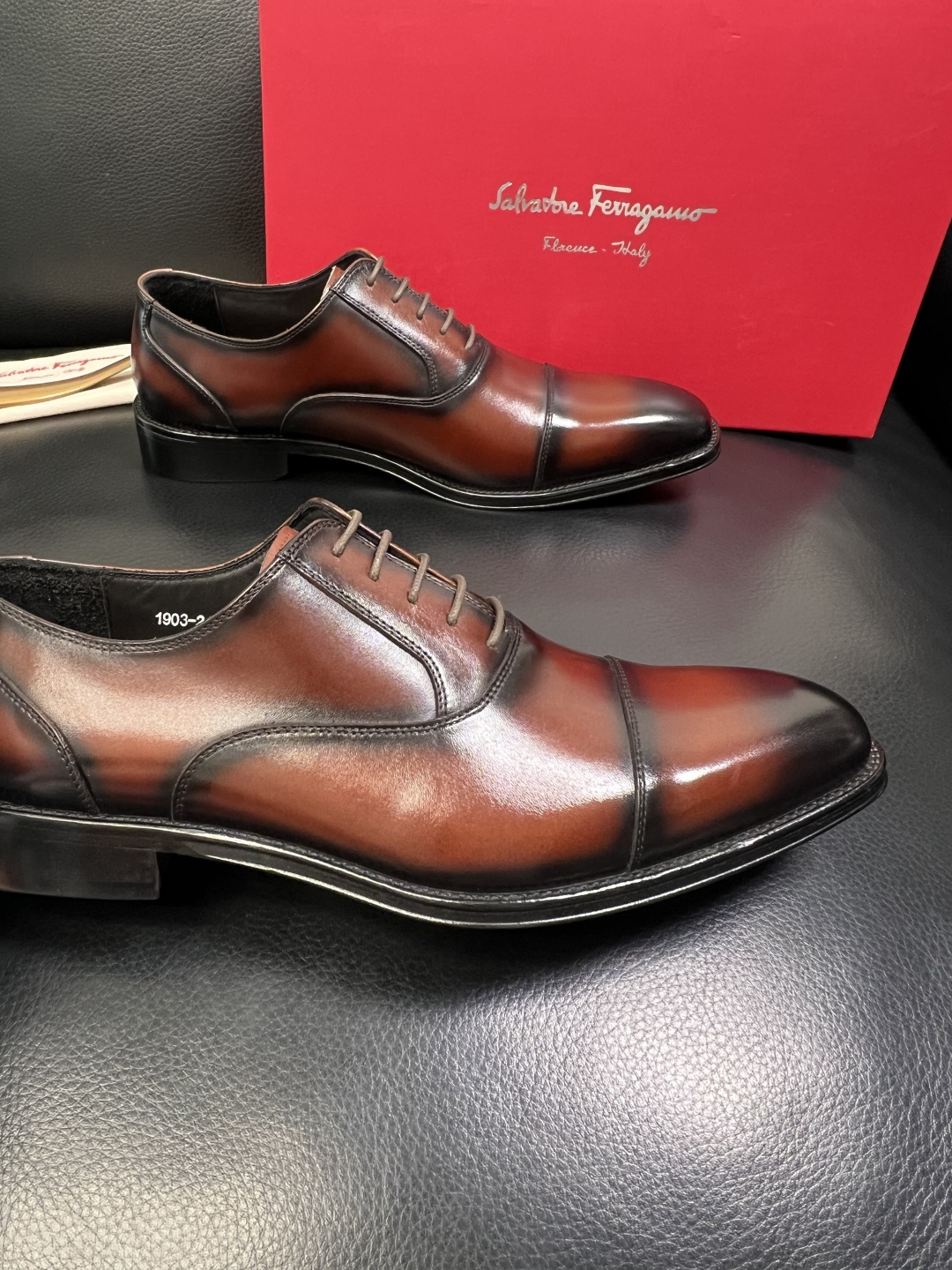 Ferragamo 高品质 顶级工艺品 菲拉格慕 专柜同步发售原厂配置，意大利进口原版牛皮，进口水染牛里