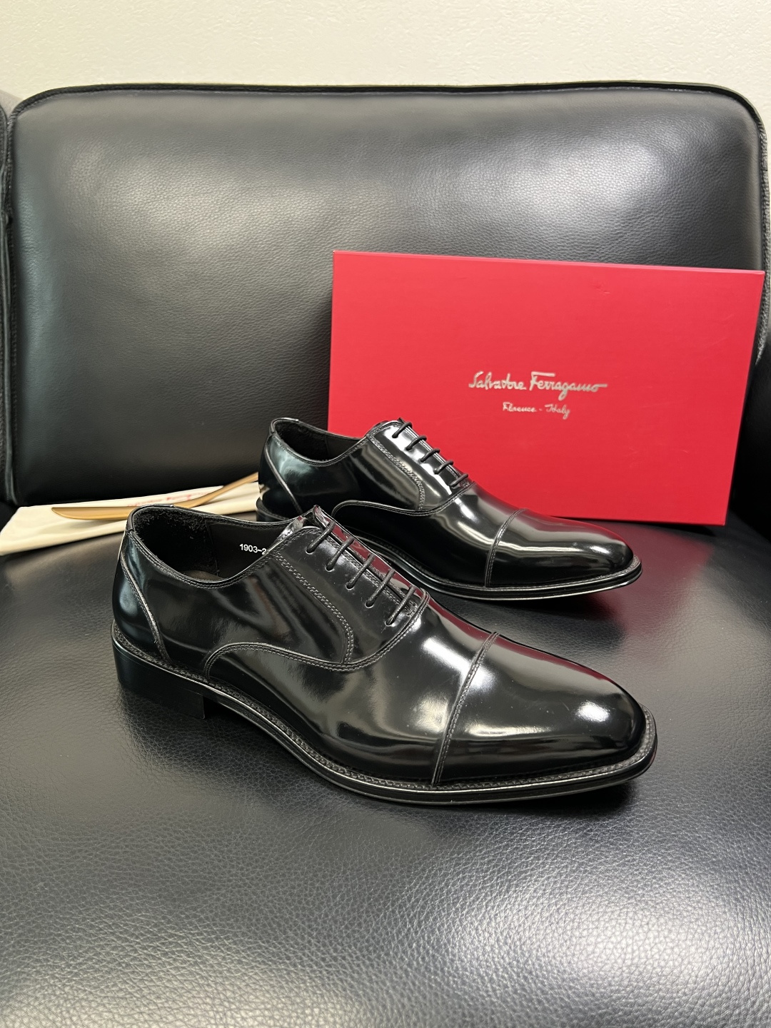 Ferragamo 高品质 顶级工艺品 菲拉格慕 专柜同步发售原厂配置，意大利进口原版牛皮，进口水染牛里