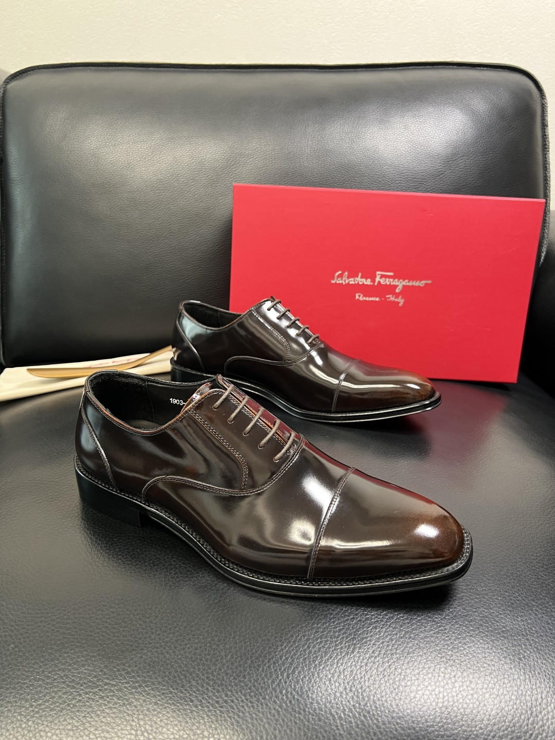 Ferragamo 高品质 顶级工艺品 菲拉格慕 专柜同步发售原厂配置，意大利进口原版牛皮，进口水染牛里