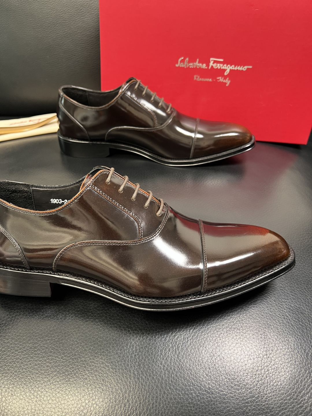 Ferragamo 高品质 顶级工艺品 菲拉格慕 专柜同步发售原厂配置，意大利进口原版牛皮，进口水染牛里