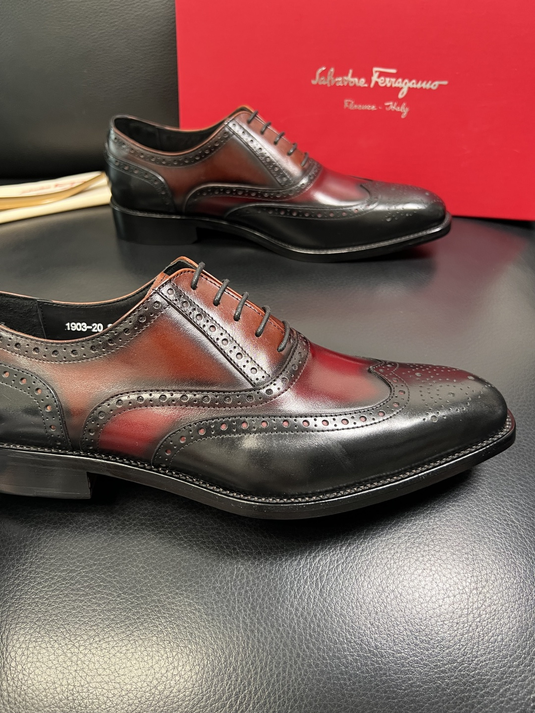 Ferragamo 高品质 顶级工艺品 菲拉格慕 专柜同步发售原厂配置，意大利进口原版牛皮，进口水染牛里