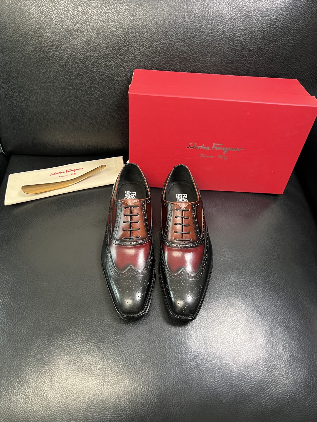 Ferragamo 高品质 顶级工艺品 菲拉格慕 专柜同步发售原厂配置，意大利进口原版牛皮，进口水染牛里