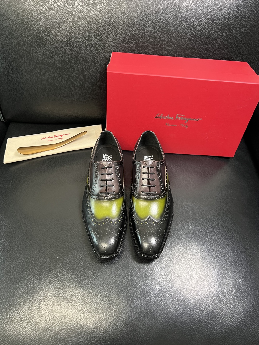 Ferragamo 高品质 顶级工艺品 菲拉格慕 专柜同步发售原厂配置，意大利进口原版牛皮，进口水染牛里