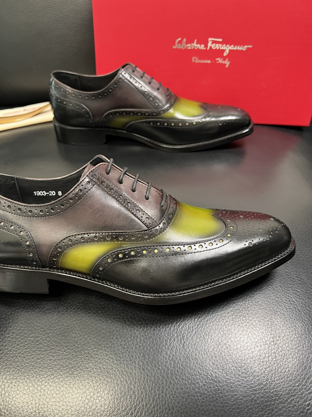 Ferragamo 高品质 顶级工艺品 菲拉格慕 专柜同步发售原厂配置，意大利进口原版牛皮，进口水染牛里