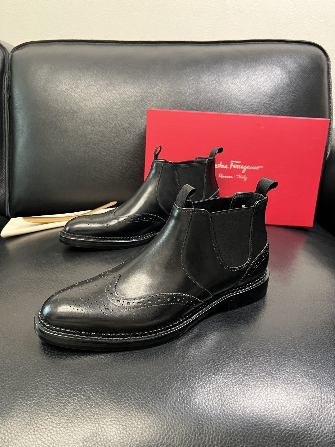 Ferragamo 高品质 顶级工艺品 菲拉格慕 靴子高帮专柜同步发售原厂配置，意大利进口原版牛皮，进口