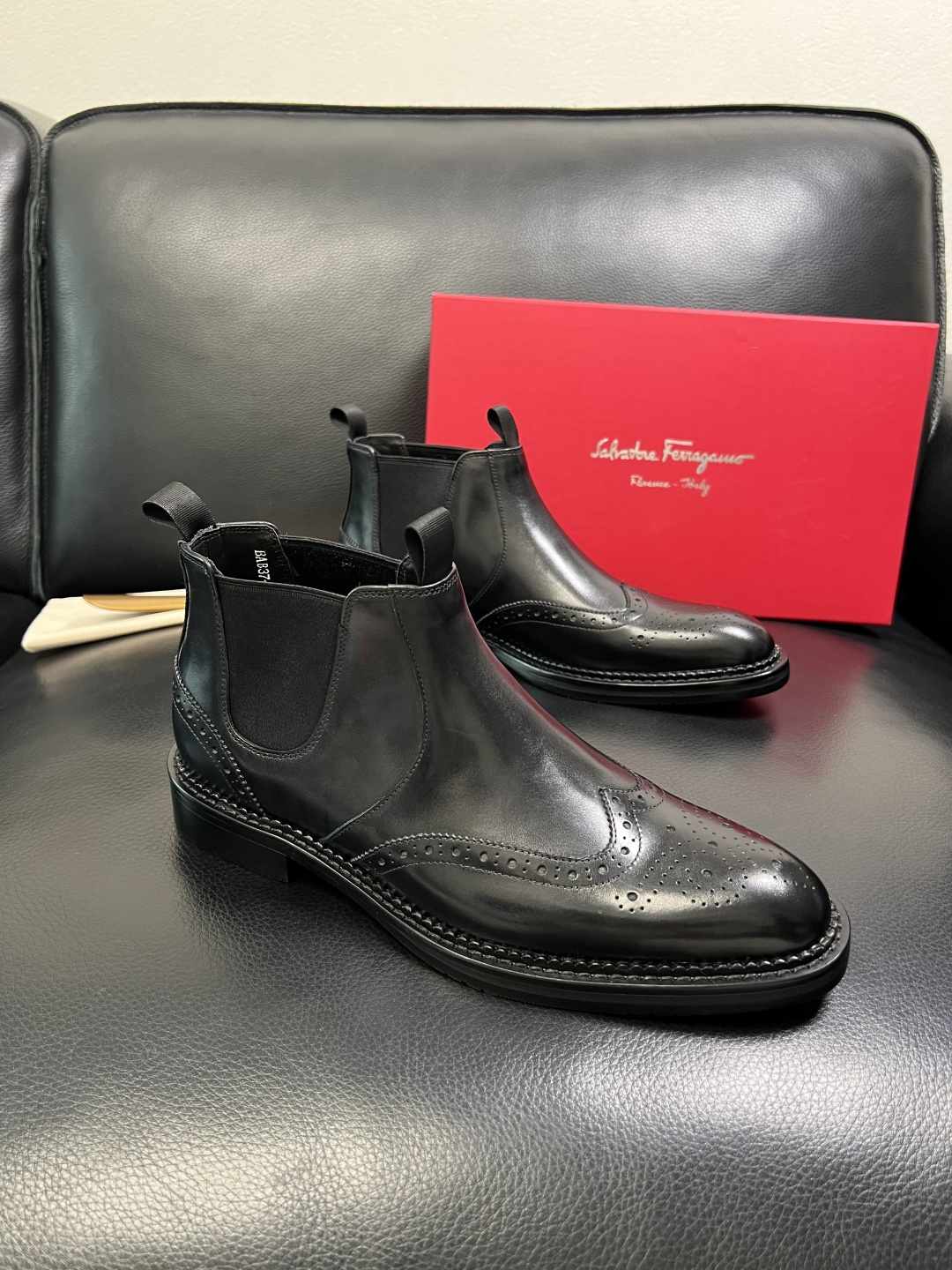 Ferragamo 高品质 顶级工艺品 菲拉格慕 靴子高帮专柜同步发售原厂配置，意大利进口原版牛皮，进口