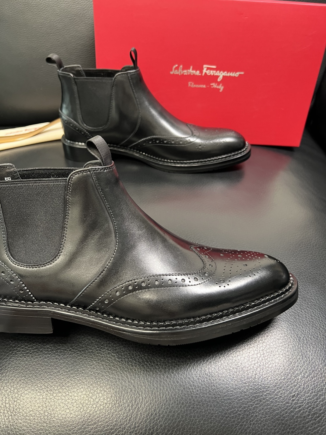 Ferragamo 高品质 顶级工艺品 菲拉格慕 靴子高帮专柜同步发售原厂配置，意大利进口原版牛皮，进口