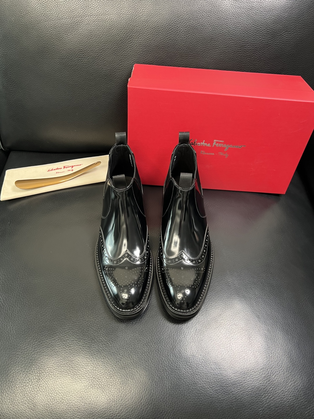 Ferragamo 高品质 顶级工艺品 菲拉格慕 靴子高帮专柜同步发售原厂配置，意大利进口原版牛皮，进口