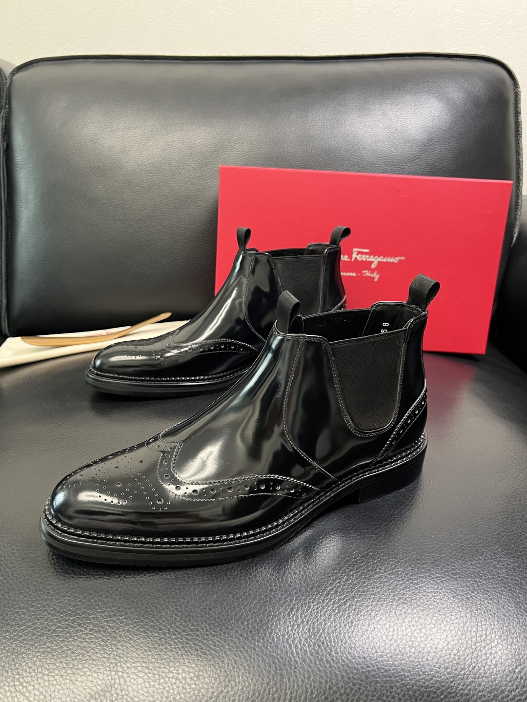 Ferragamo 高品质 顶级工艺品 菲拉格慕 靴子高帮专柜同步发售原厂配置，意大利进口原版牛皮，进口