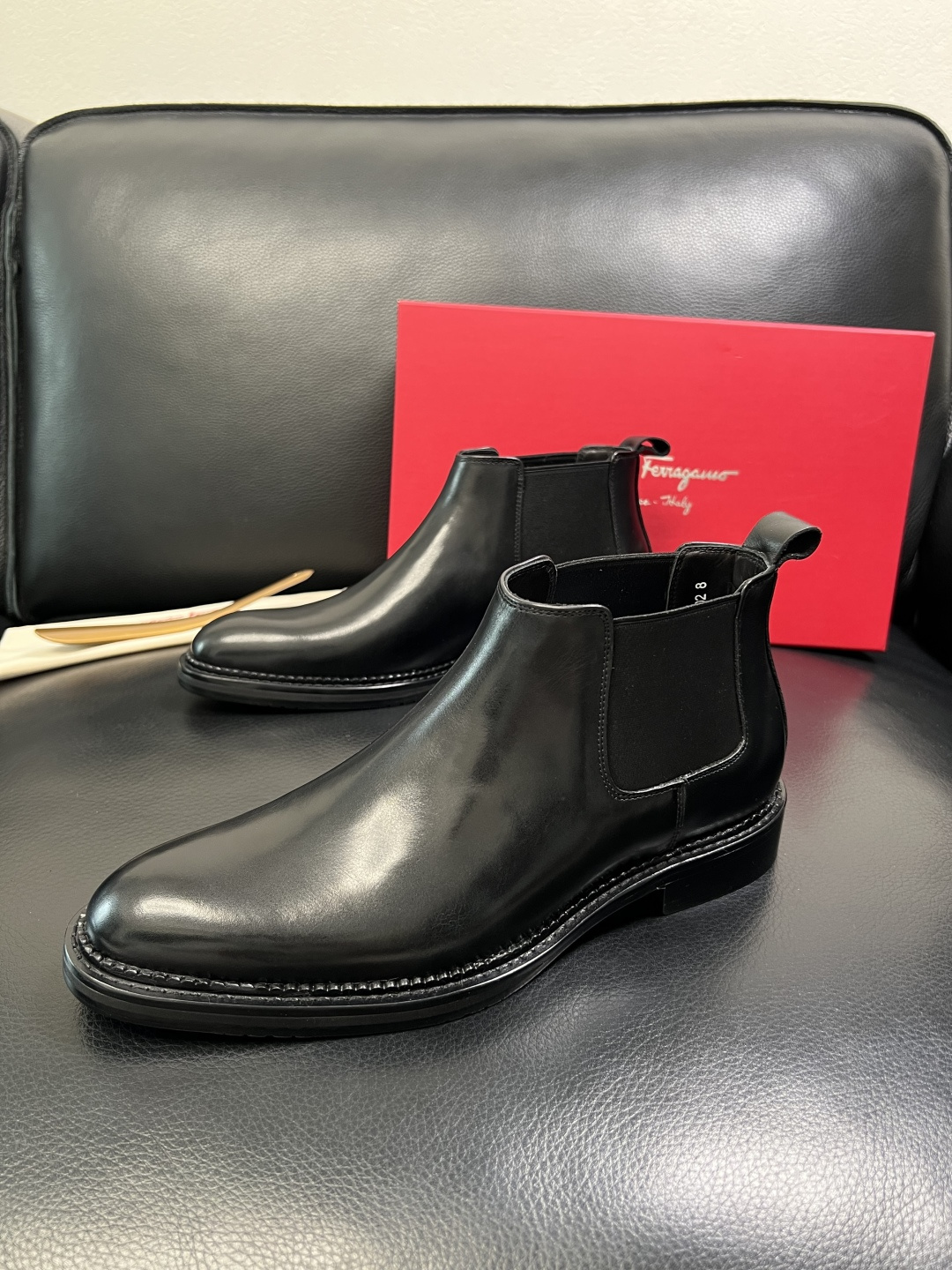 Ferragamo 高品质 顶级工艺品 菲拉格慕 靴子高帮专柜同步发售原厂配置，意大利进口原版牛皮，进口