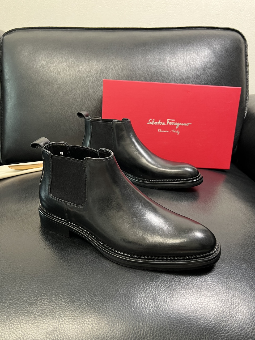 Ferragamo 高品质 顶级工艺品 菲拉格慕 靴子高帮专柜同步发售原厂配置，意大利进口原版牛皮，进口