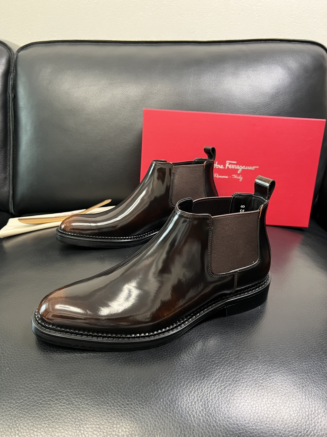 Ferragamo 高品质 顶级工艺品 菲拉格慕 靴子高帮专柜同步发售原厂配置，意大利进口原版牛皮，进口