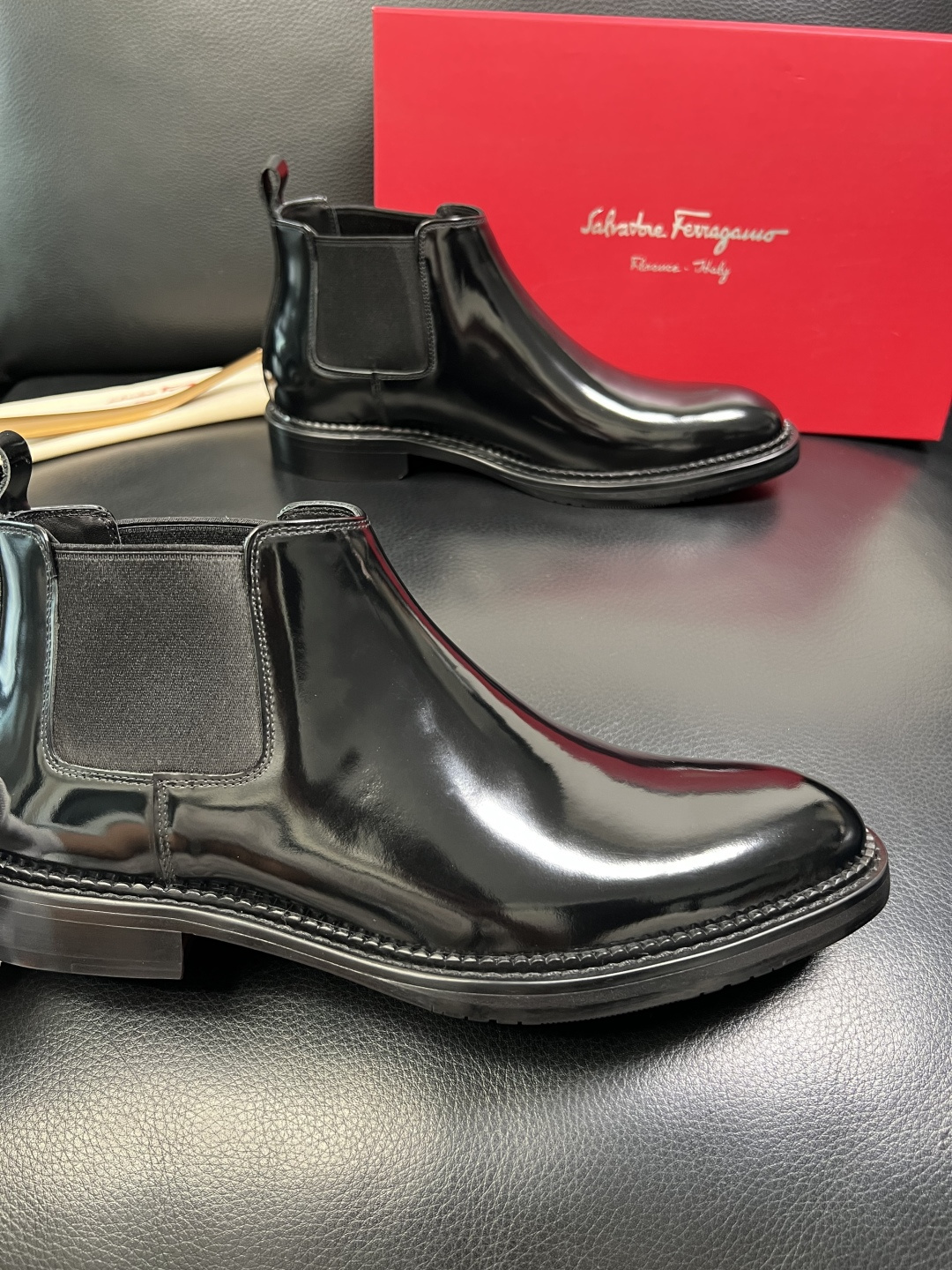 Ferragamo 高品质 顶级工艺品 菲拉格慕 靴子高帮专柜同步发售原厂配置，意大利进口原版牛皮，进口