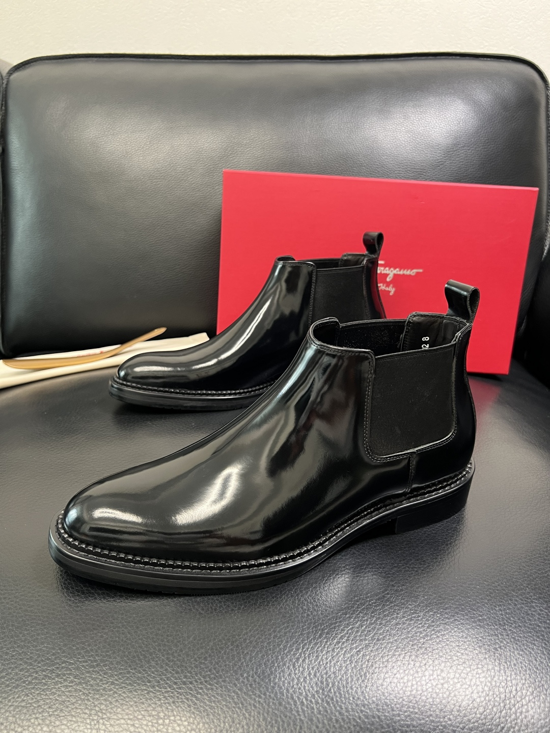 Ferragamo 高品质 顶级工艺品 菲拉格慕 靴子高帮专柜同步发售原厂配置，意大利进口原版牛皮，进口