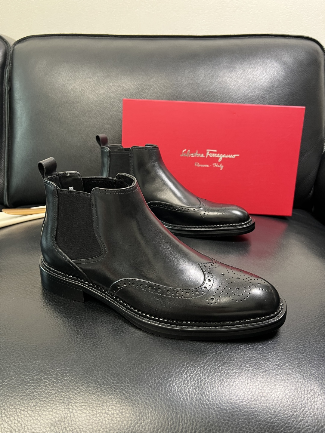 Ferragamo 高品质 顶级工艺品 菲拉格慕 靴子高帮专柜同步发售原厂配置，意大利进口原版牛皮，进口