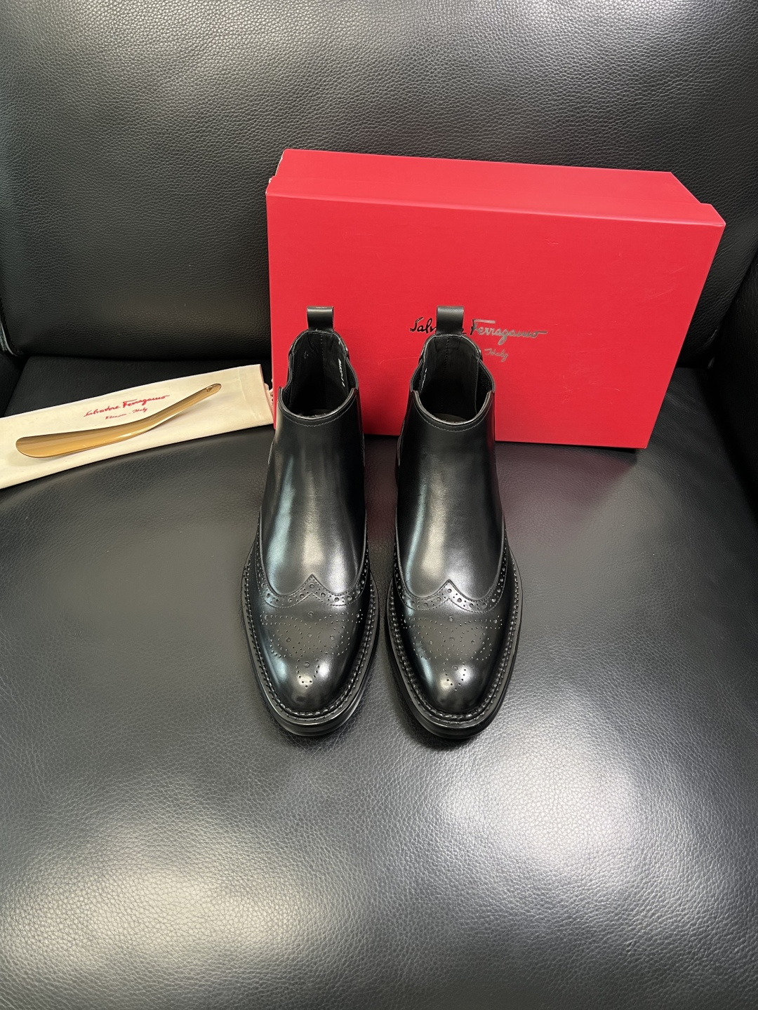 Ferragamo 高品质 顶级工艺品 菲拉格慕 靴子高帮专柜同步发售原厂配置，意大利进口原版牛皮，进口