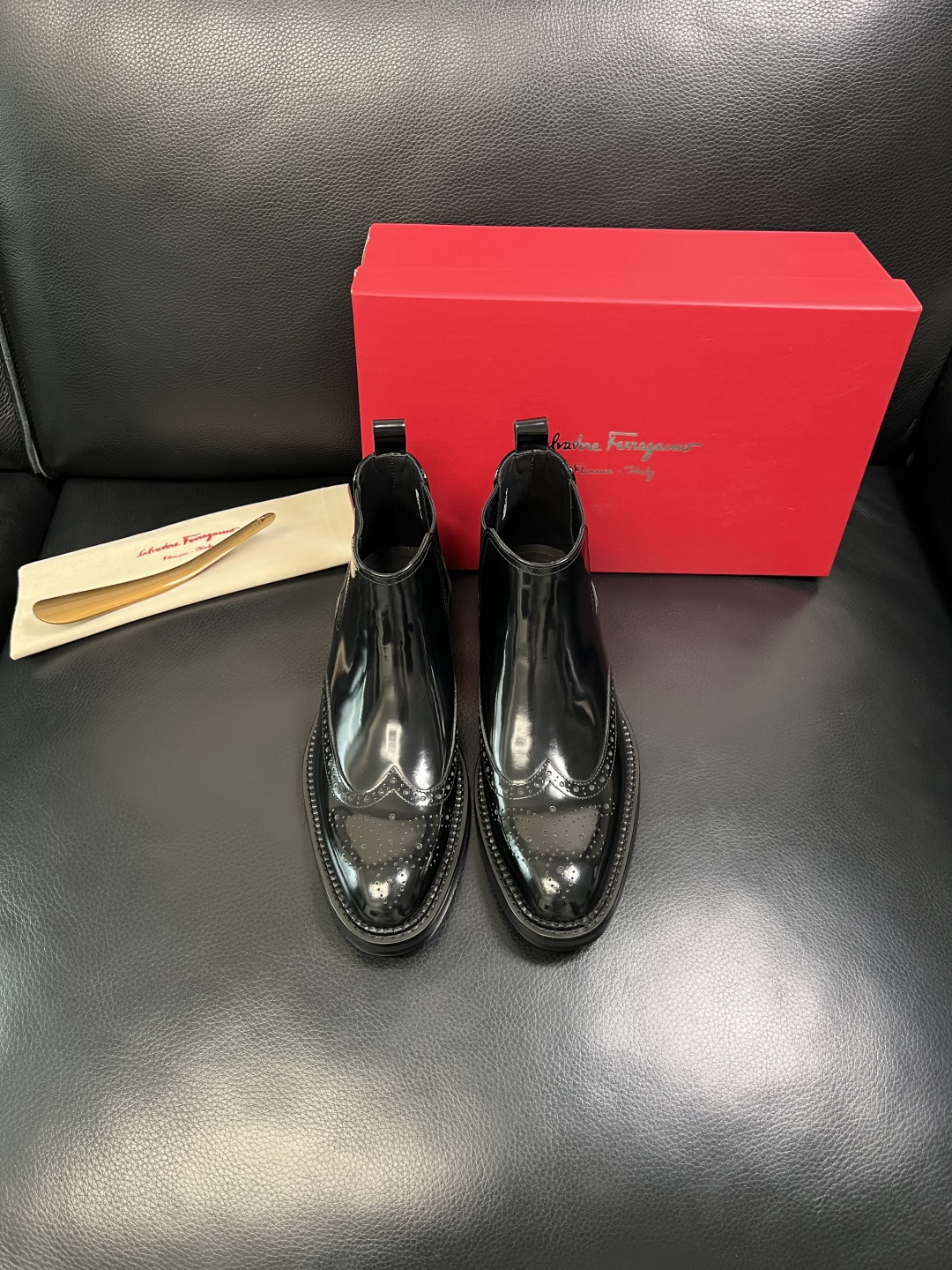 Ferragamo 高品质 顶级工艺品 菲拉格慕 靴子高帮专柜同步发售原厂配置，意大利进口原版牛皮，进口