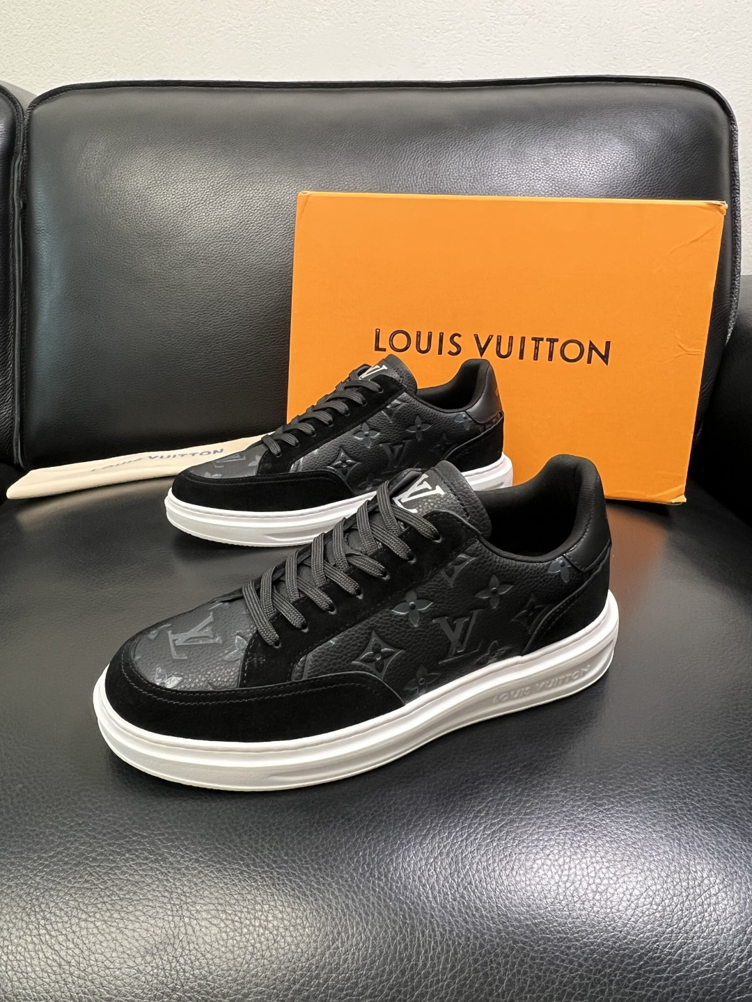 Lv 高品质 顶级工艺品 路易威登 运动板鞋专柜同步原厂配置，鞋面意大利进口，高品质拼接缤纷色彩复杂工艺