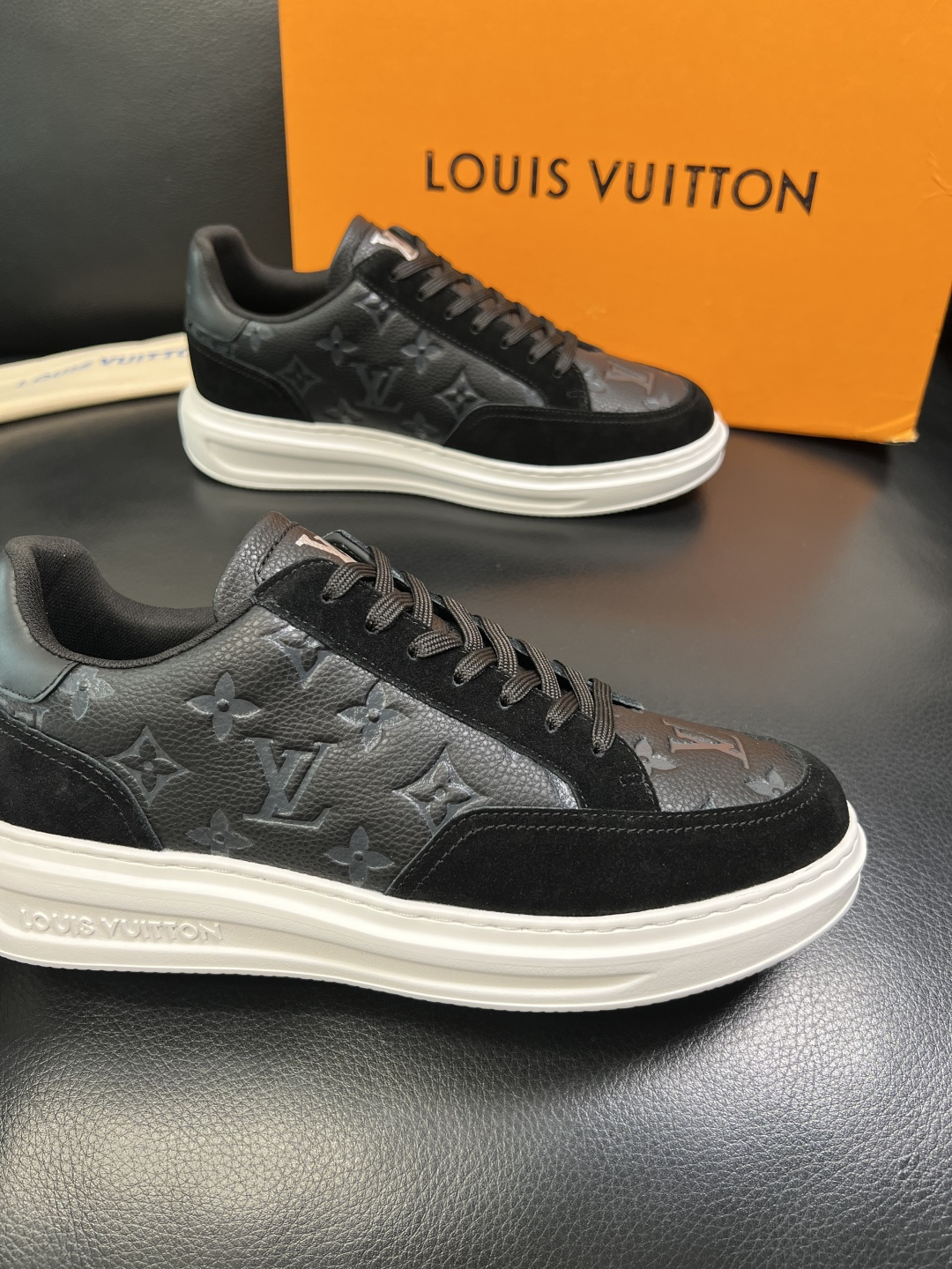 Lv 高品质 顶级工艺品 路易威登 运动板鞋专柜同步原厂配置，鞋面意大利进口，高品质拼接缤纷色彩复杂工艺