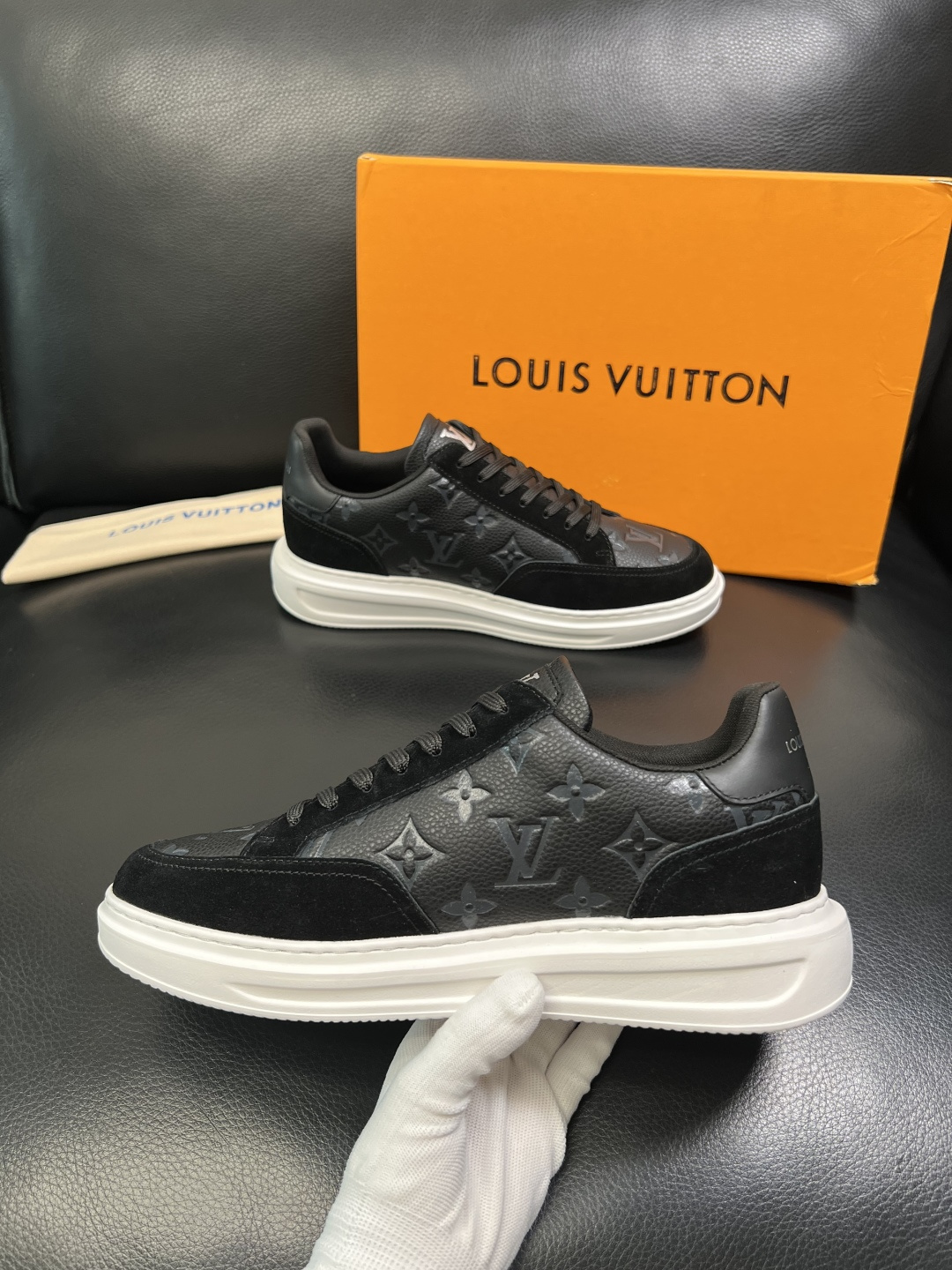 Lv 高品质 顶级工艺品 路易威登 运动板鞋专柜同步原厂配置，鞋面意大利进口，高品质拼接缤纷色彩复杂工艺